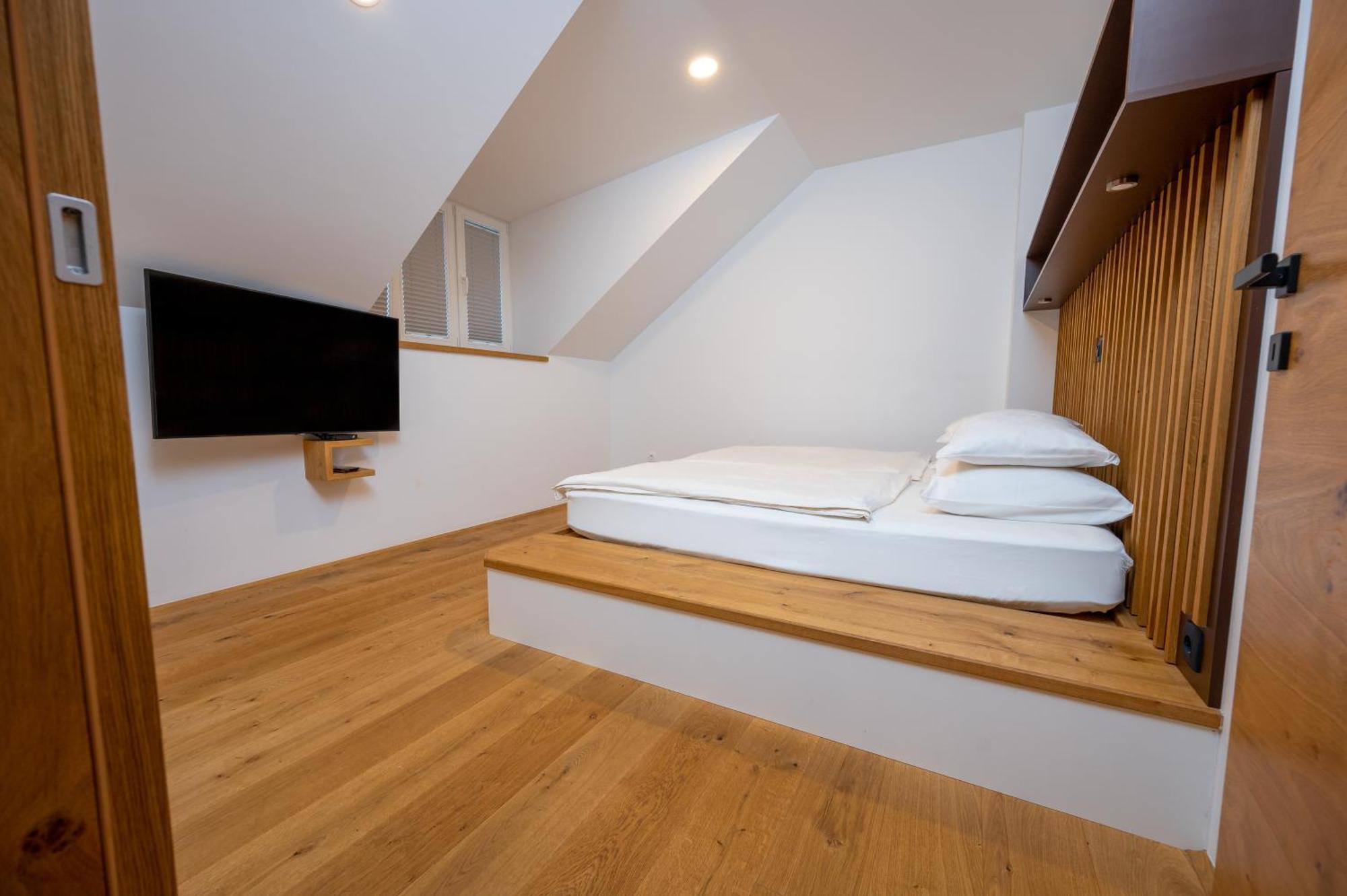 Cirus Apartments コチェーヴィエ エクステリア 写真