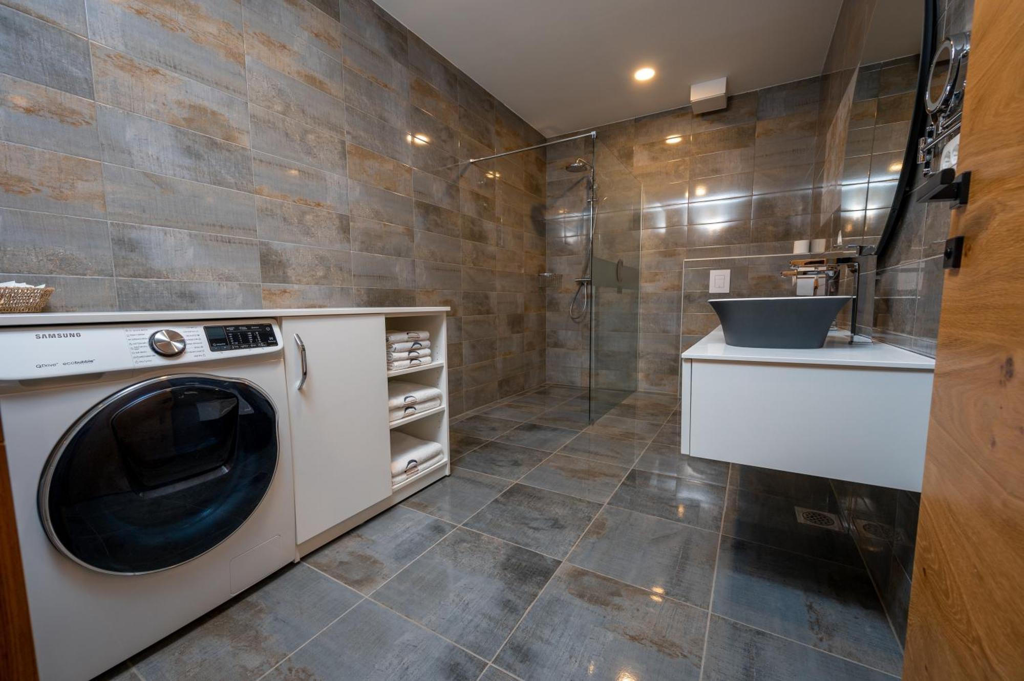 Cirus Apartments コチェーヴィエ エクステリア 写真